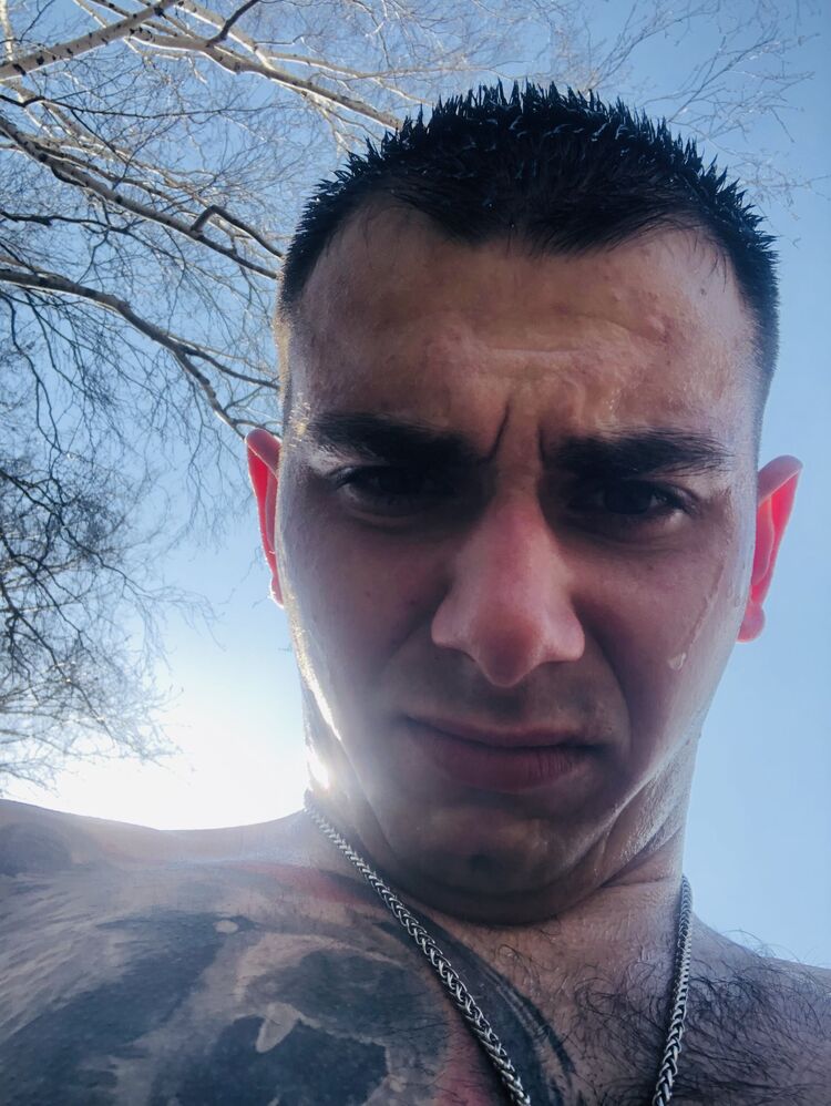  51058844  Mikhail, 23 ,    