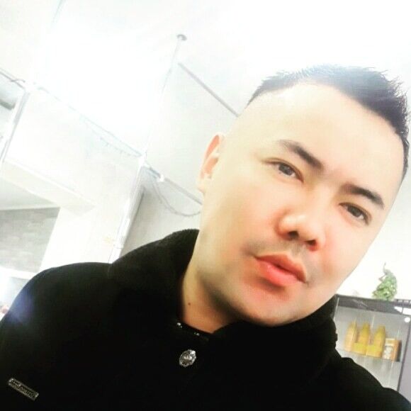  19553884  Man, 37 ,    