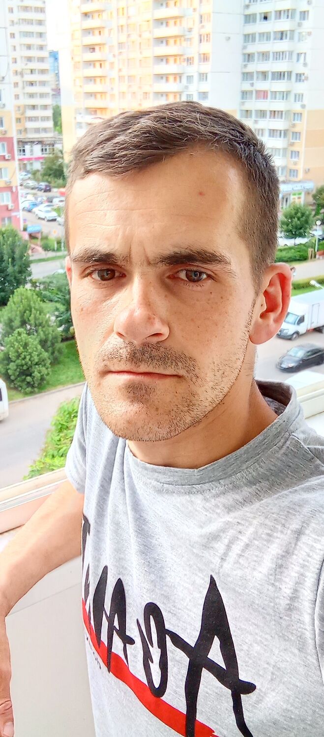  35544834  Konstantin, 33 ,    