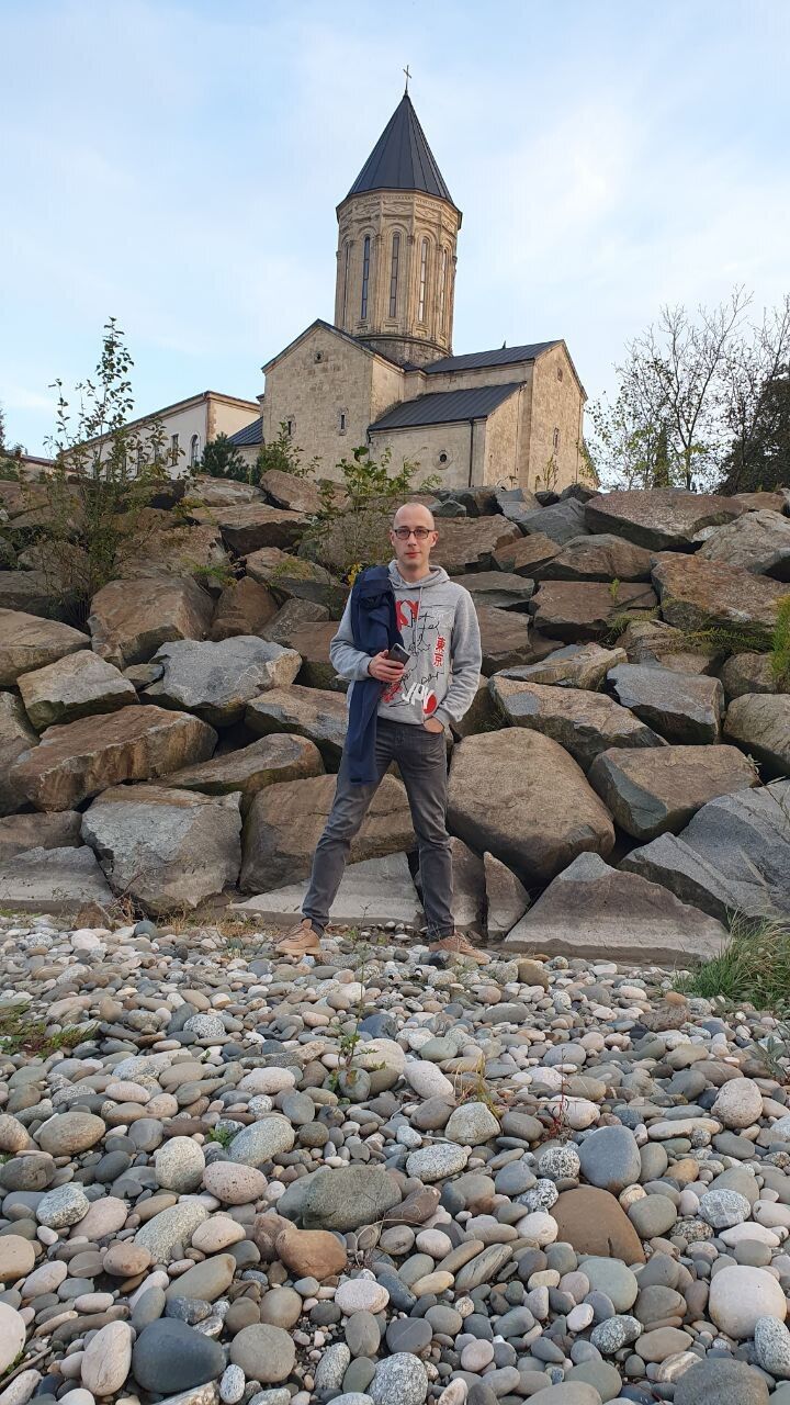  39240334  Konstantin, 41 ,    