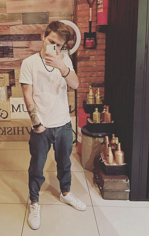  29534894  Aleksei, 26 ,    