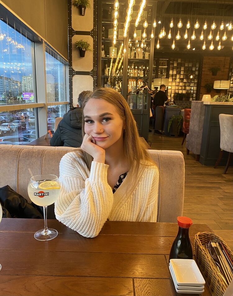  -,   Alina, 20 ,   ,   