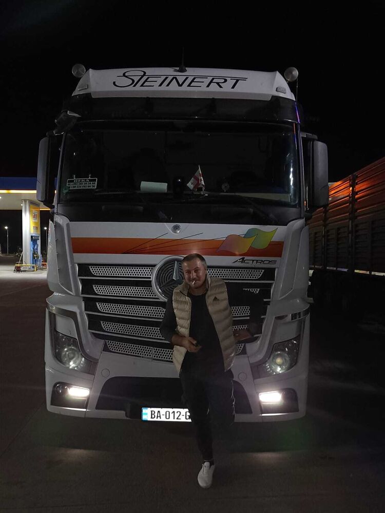  ,   Beka, 32 ,   ,   