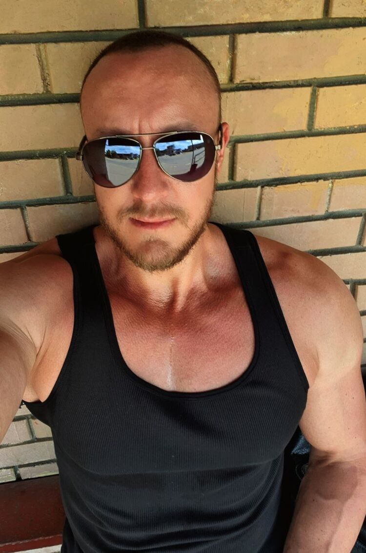  22827214  John, 39 ,    