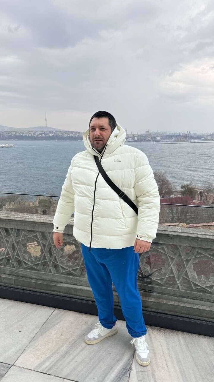  48852124  Daniel, 41 ,    