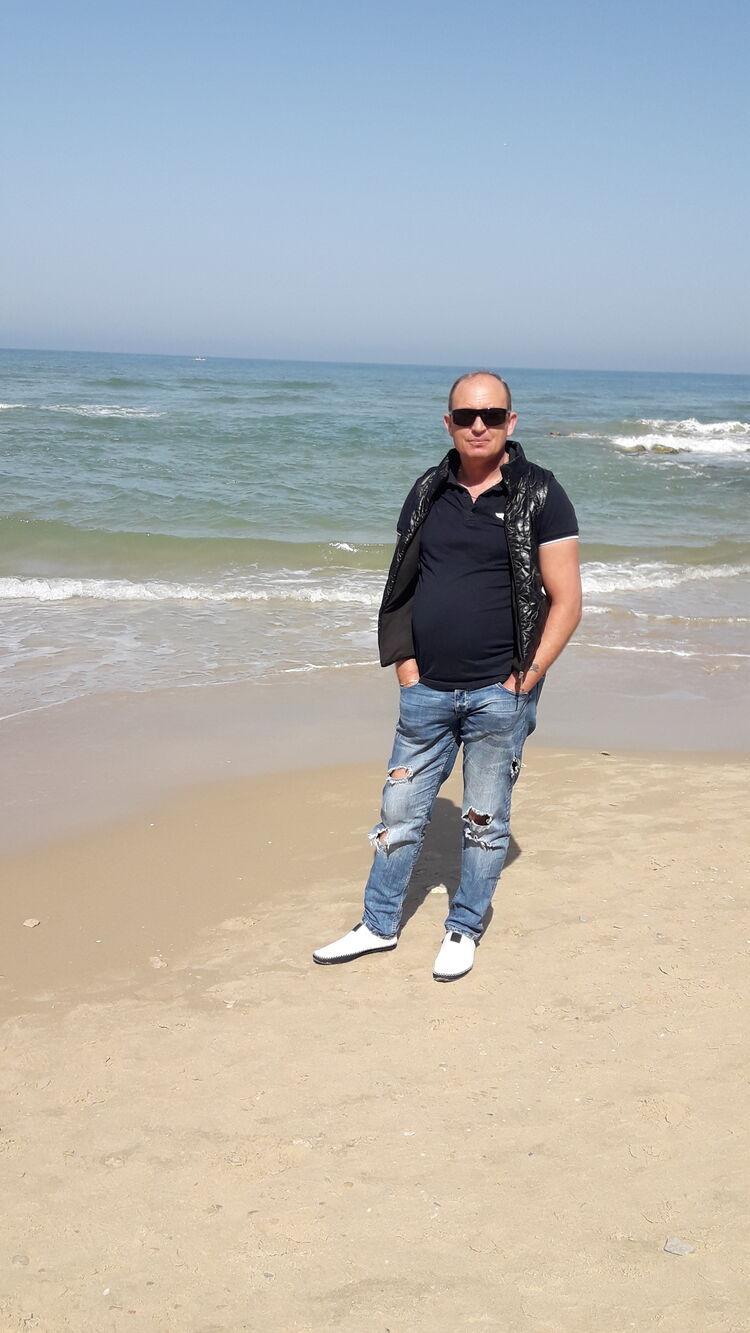  ,   Gheorghe, 54 ,     