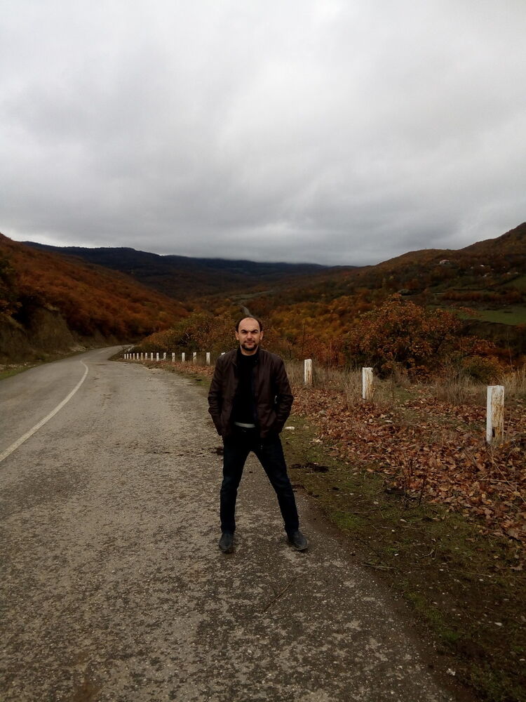  10764454  Adil, 41 ,    