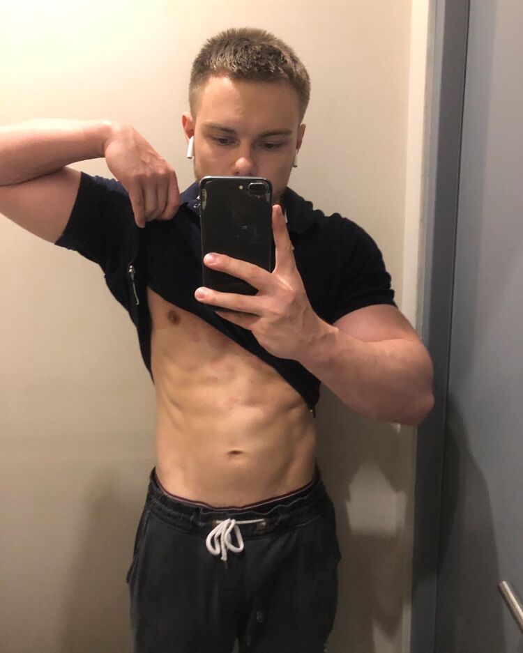  ,   Arthur, 28 ,   ,   