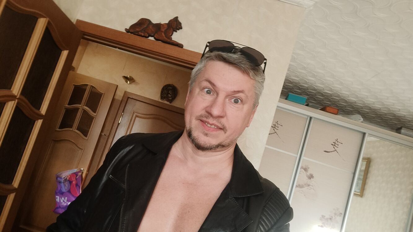  53299884  Patrik, 43 ,    