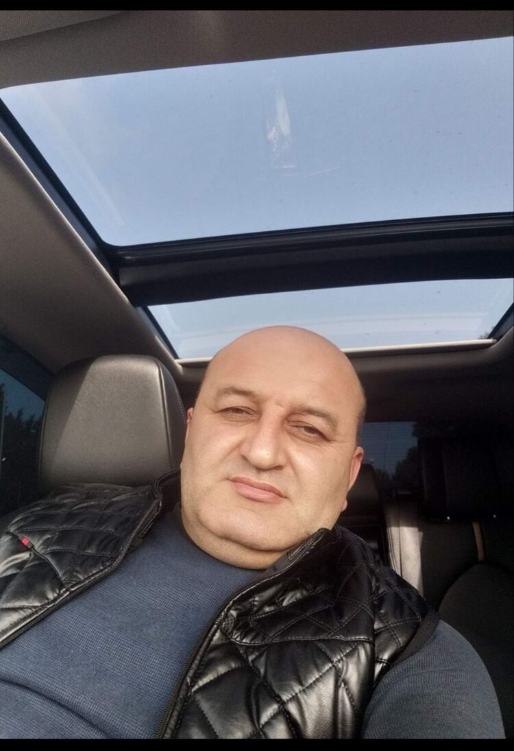  32887184  Tahir, 47 ,    