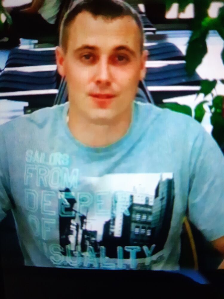  ,   Vviikkttoo, 39 ,   