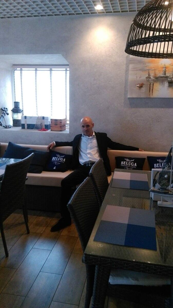  14435304  Pavel, 42 ,    