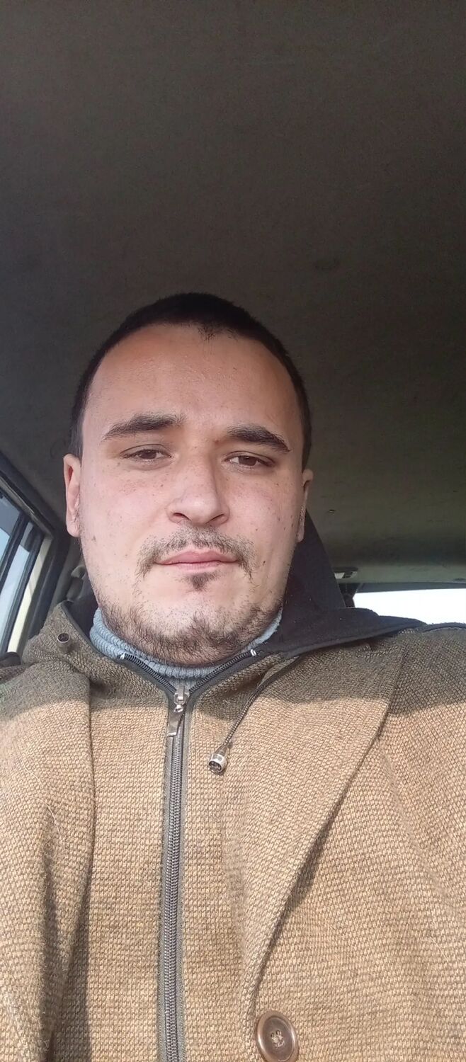  44421414  Denis, 31 ,    