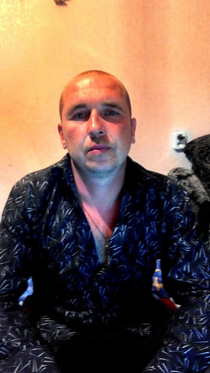  4537674  Nikolaiy, 44 ,    