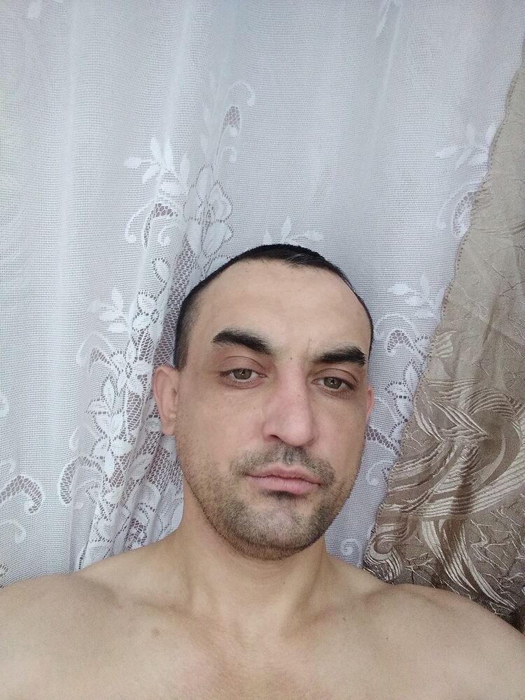  18999284  Sergei, 37 ,    
