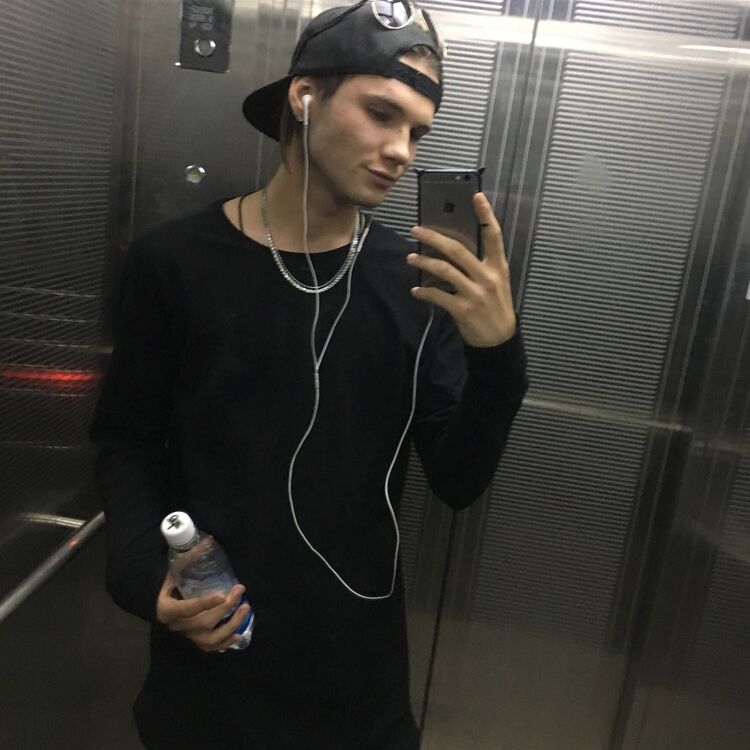  ,   Artyom, 28 ,   ,   , c 