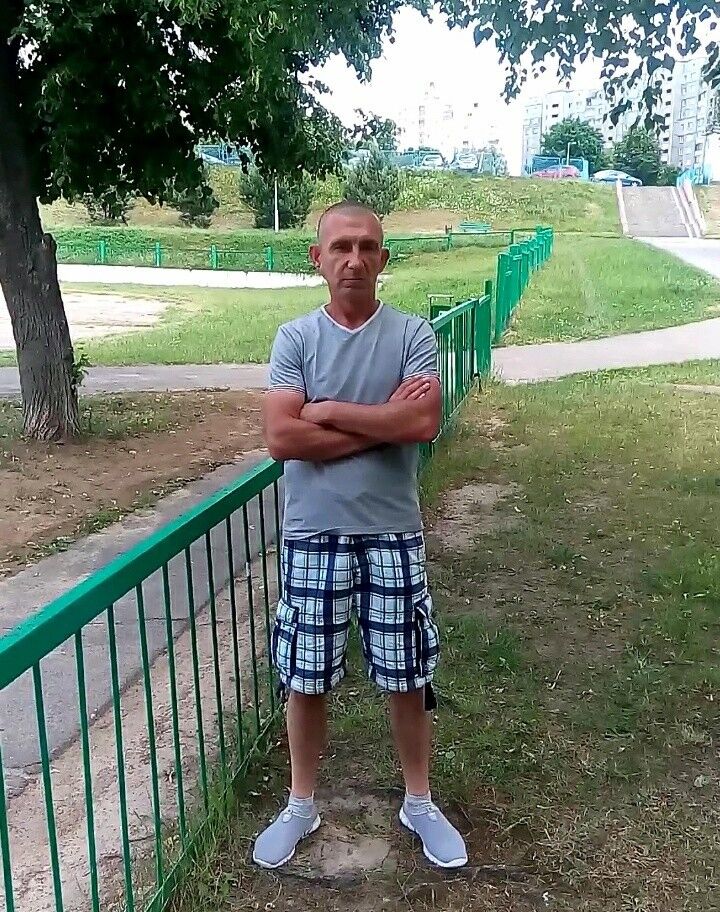  16451764  Viktor, 48 ,    