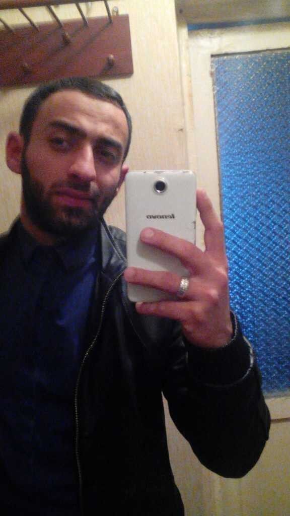  14445754  Ferid, 42 ,    