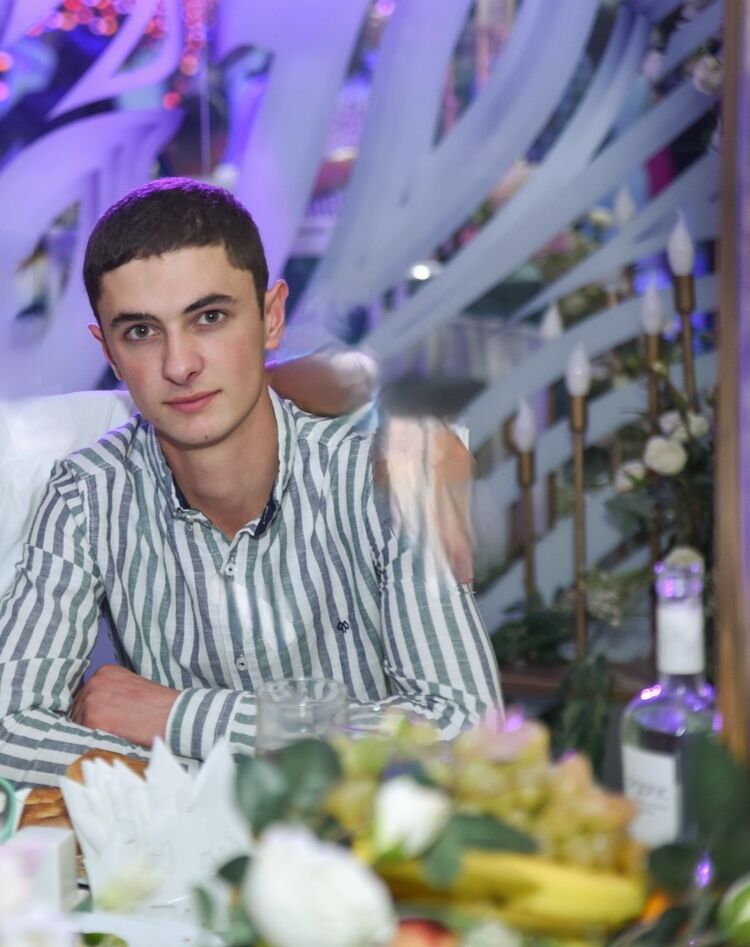  ,   Arman, 22 ,   ,   