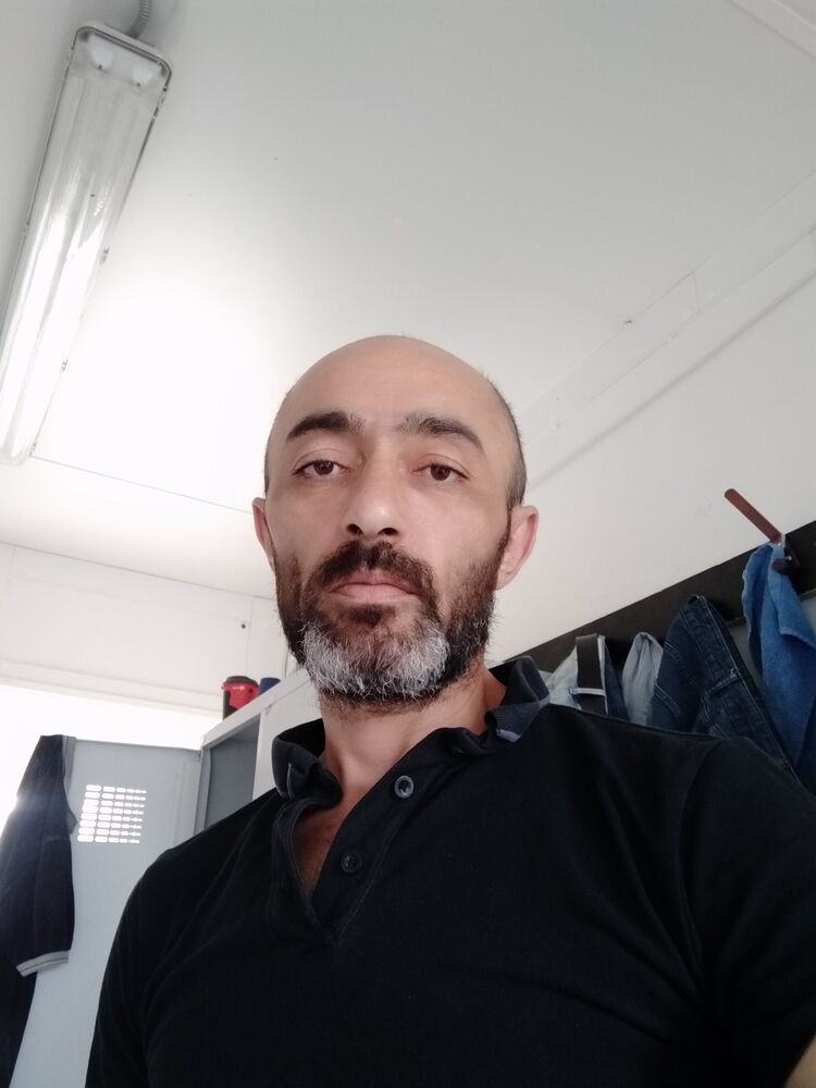  23564894  Vitali, 42 ,    