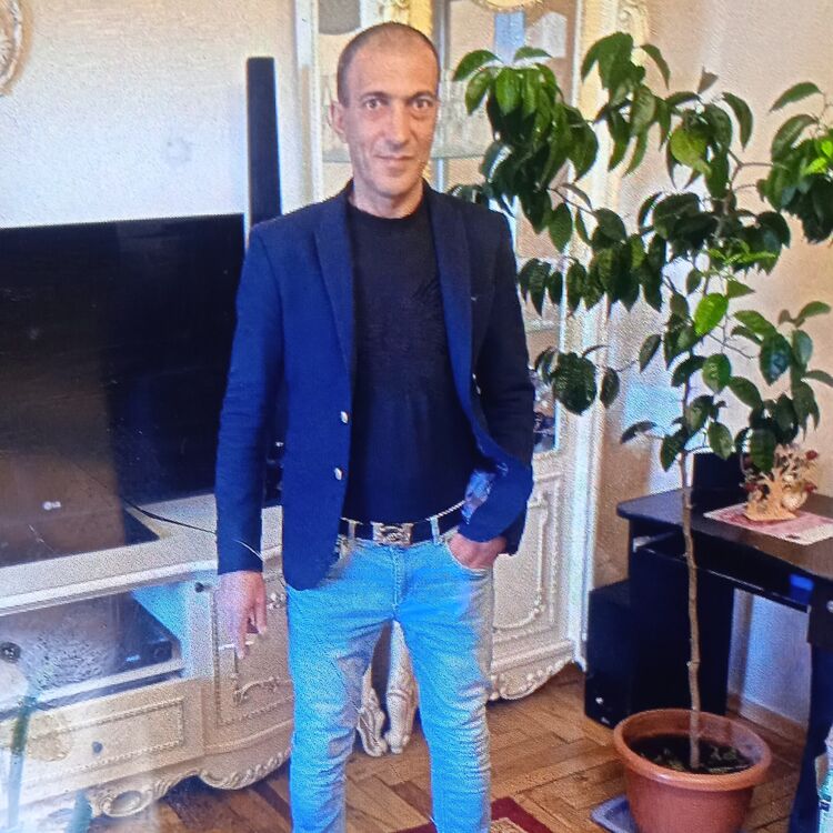  53334624  Valeri, 49 ,    