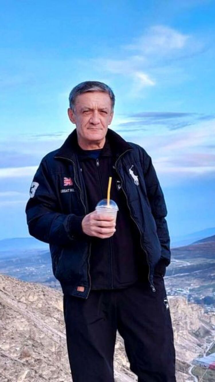  53818804  Kazbek, 61 ,    