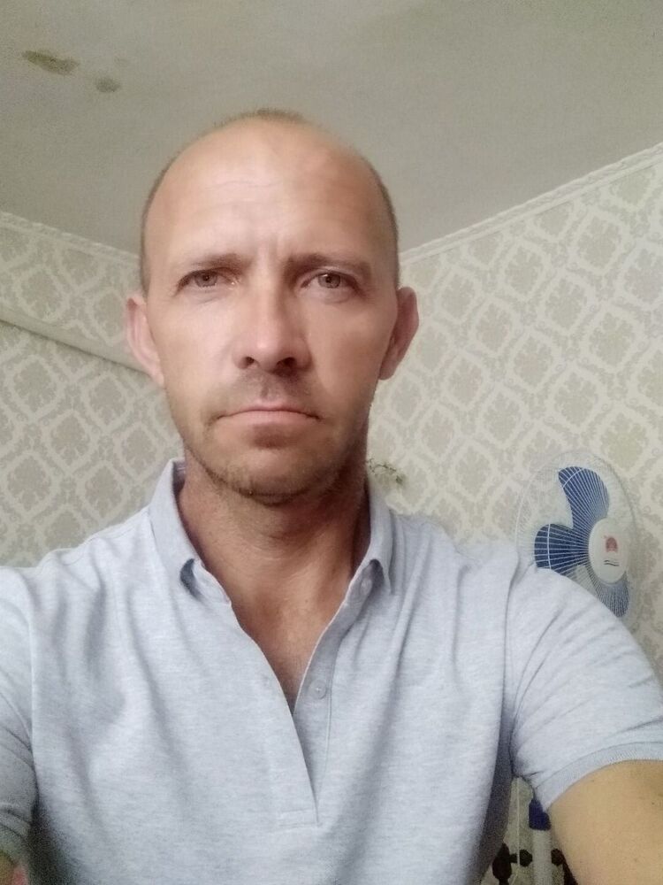  35882994  Alex, 47 ,    