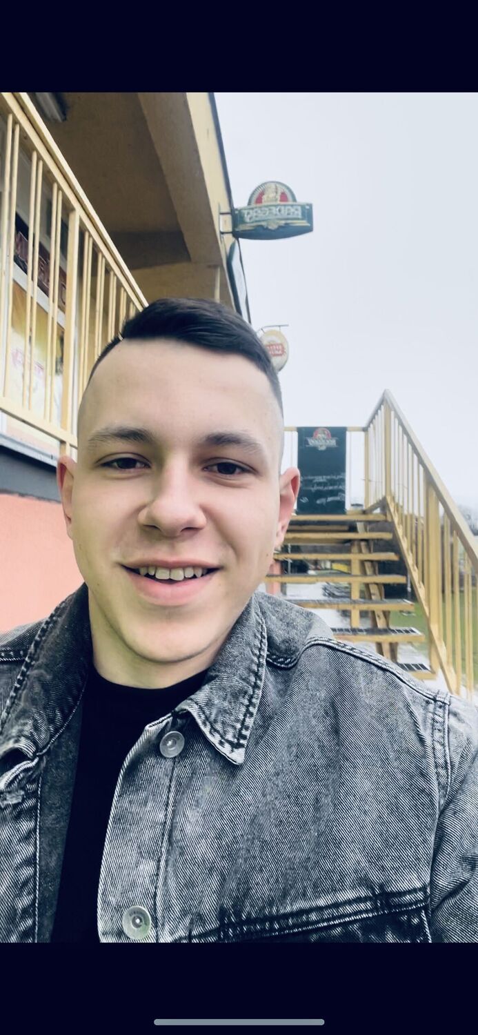  39180974  Sergiy, 23 ,    Praha
