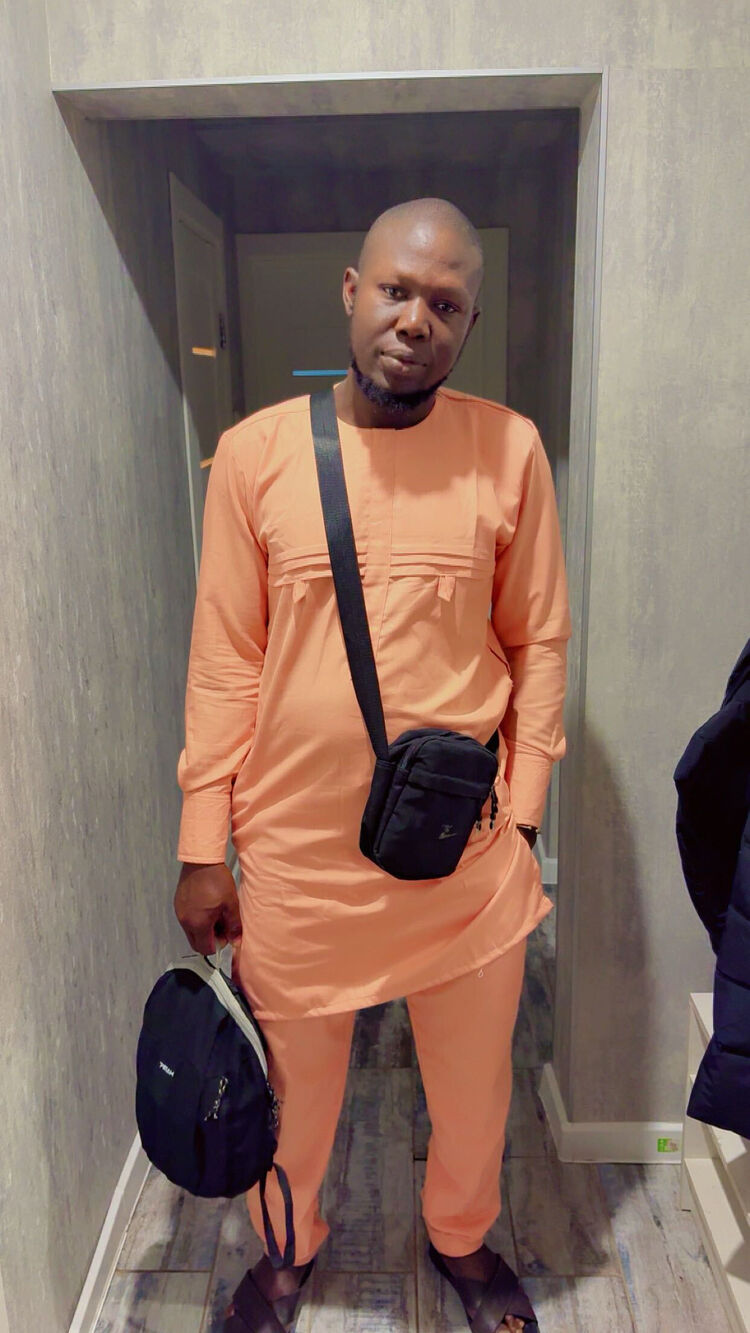  54000994  Demba, 35 ,    -