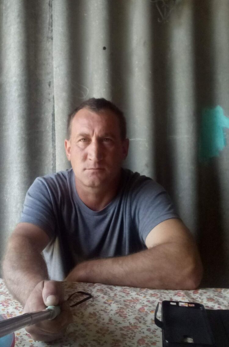  45075894  Denis, 53 ,    