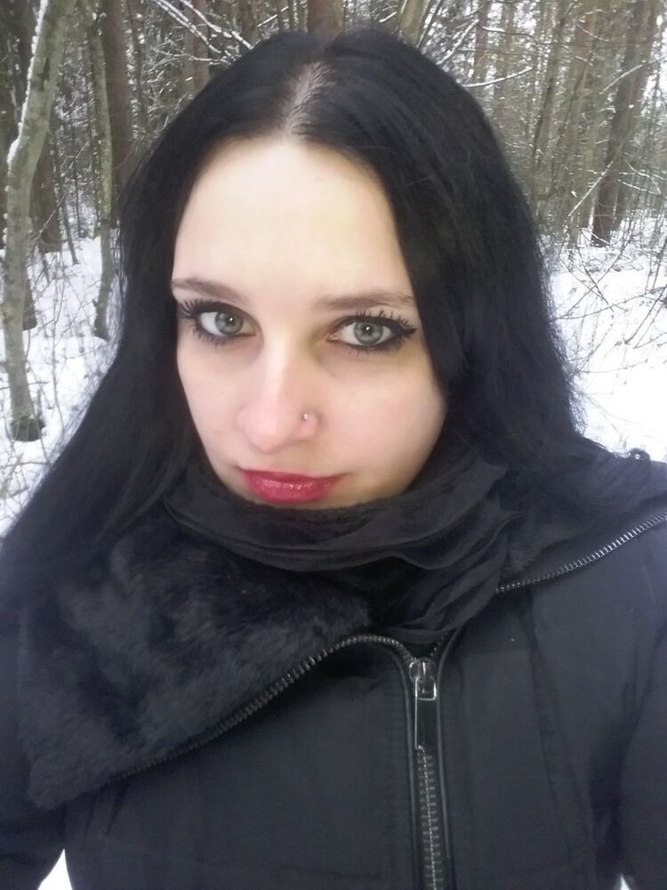  ,   Elena, 32 ,  