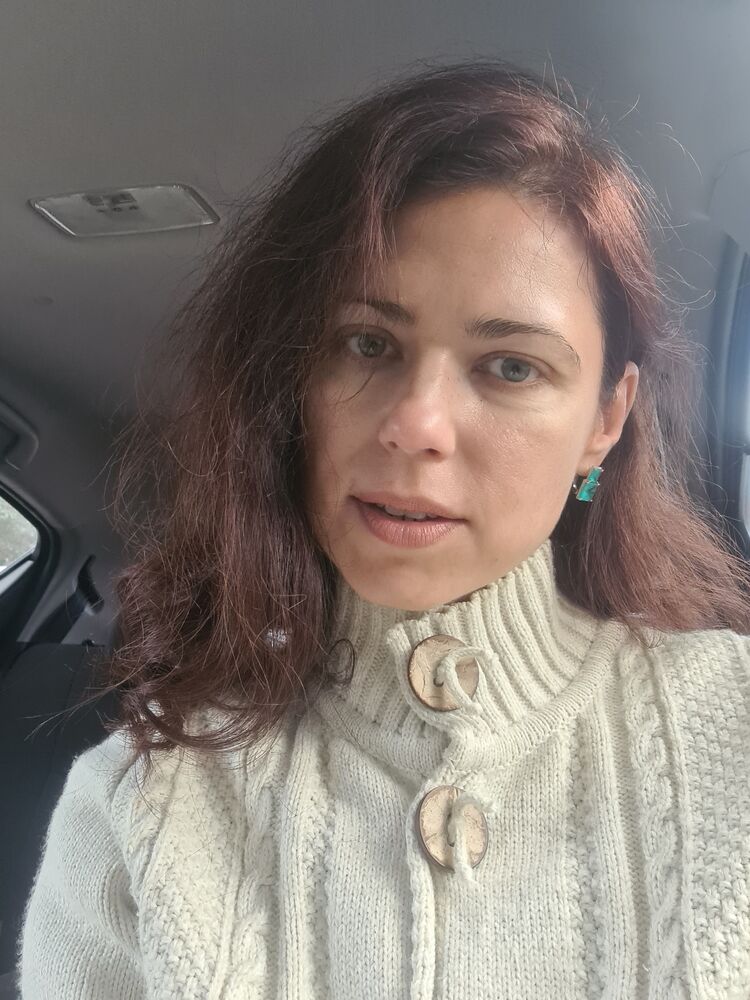  53315104  Elena, 44 ,    
