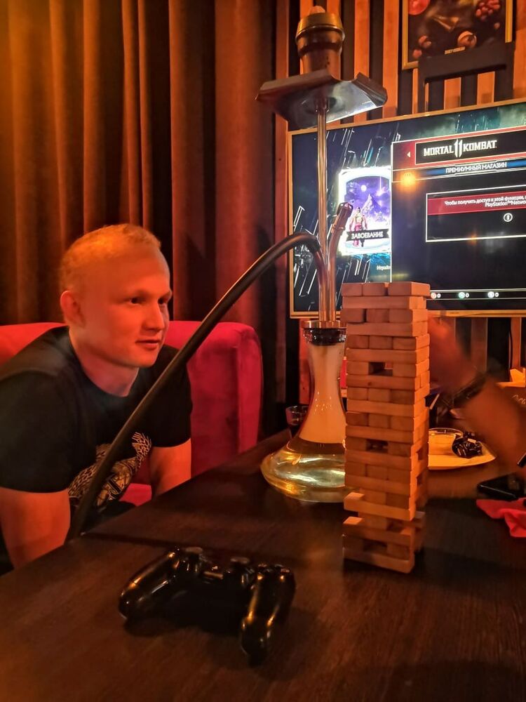  26163574  Roman, 28 ,    