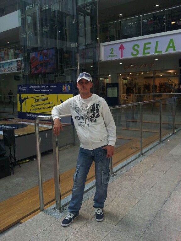  4898864  Azam, 43 ,    