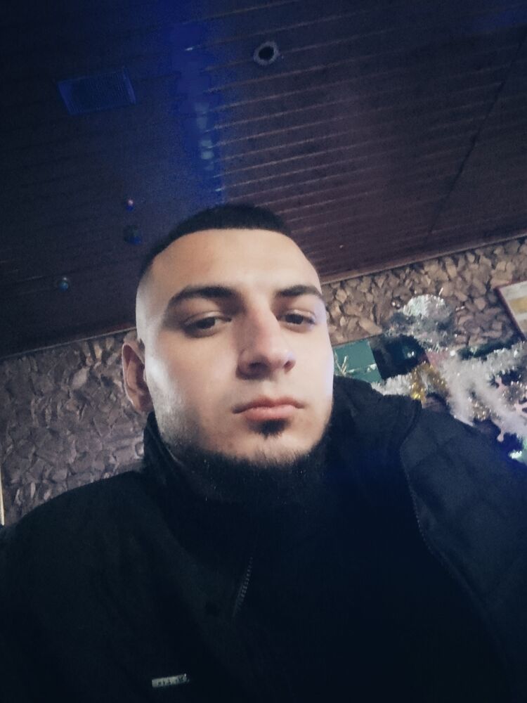  48855544  Roman, 23 ,    