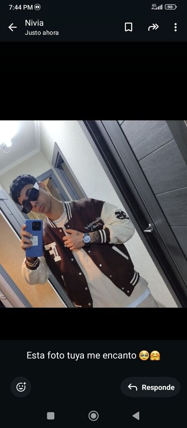  46531494  Adrian, 24 ,    