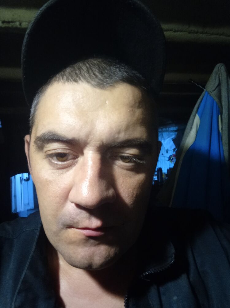  37393744  Andrey, 39 ,    