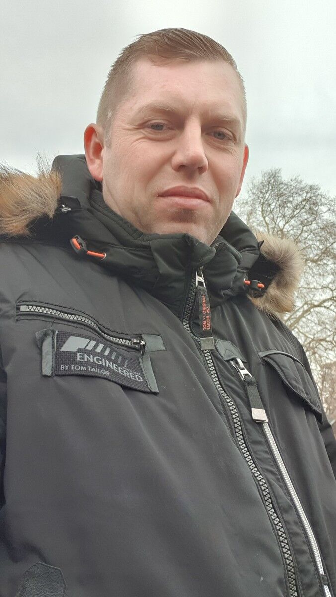  ,   Andrej, 42 ,   ,   , c 
