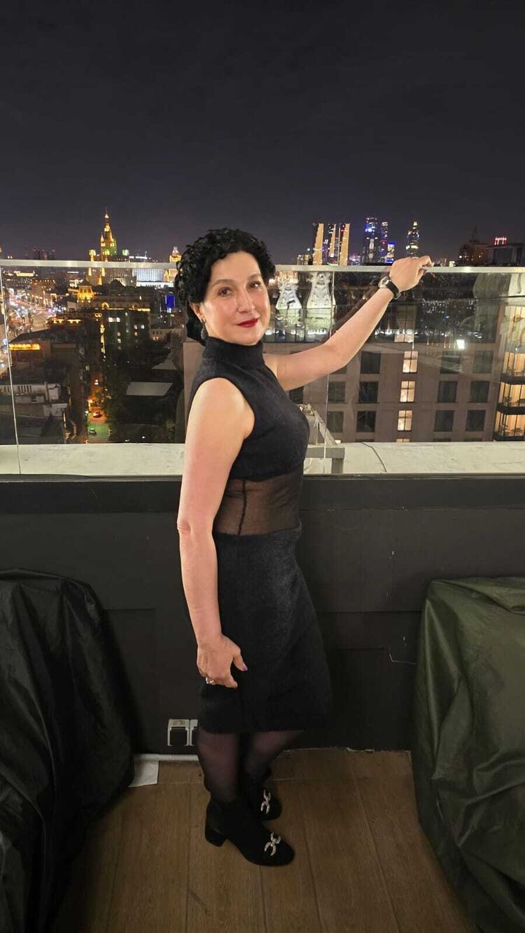  54383594  Yana, 48 ,    