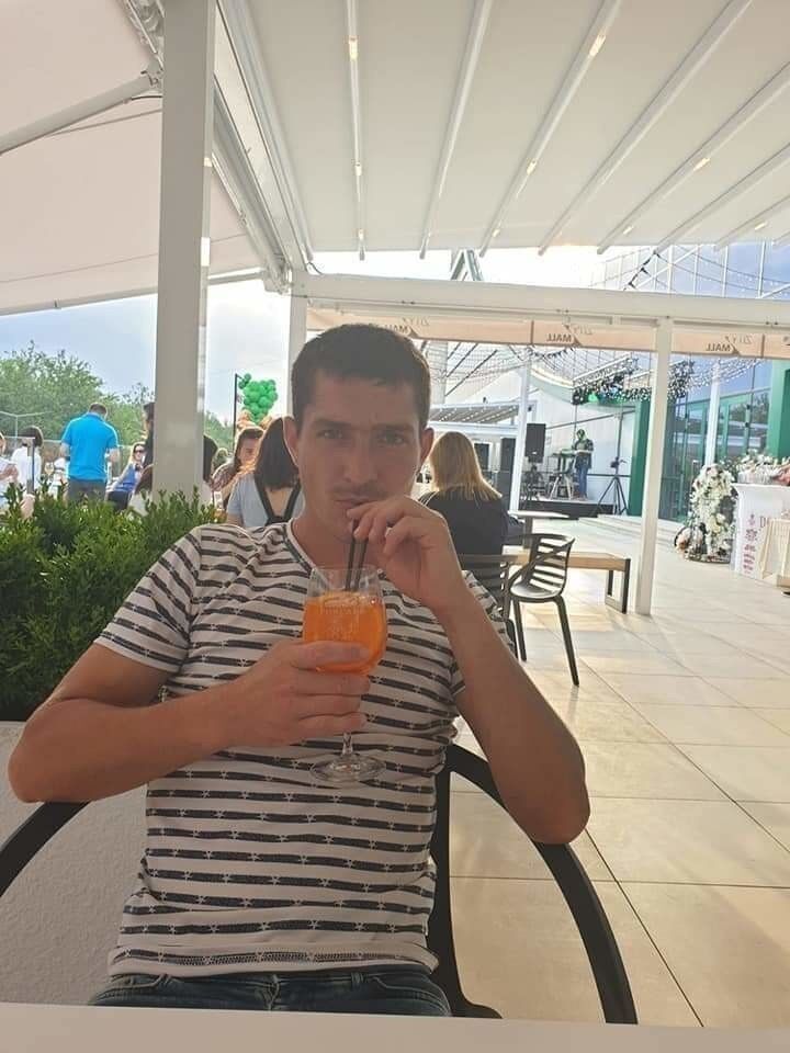  18782244  Sergiu, 33 ,    