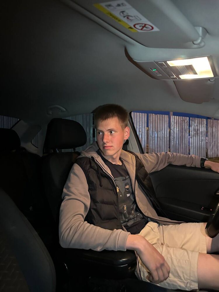  43557404  Frants, 21 ,    