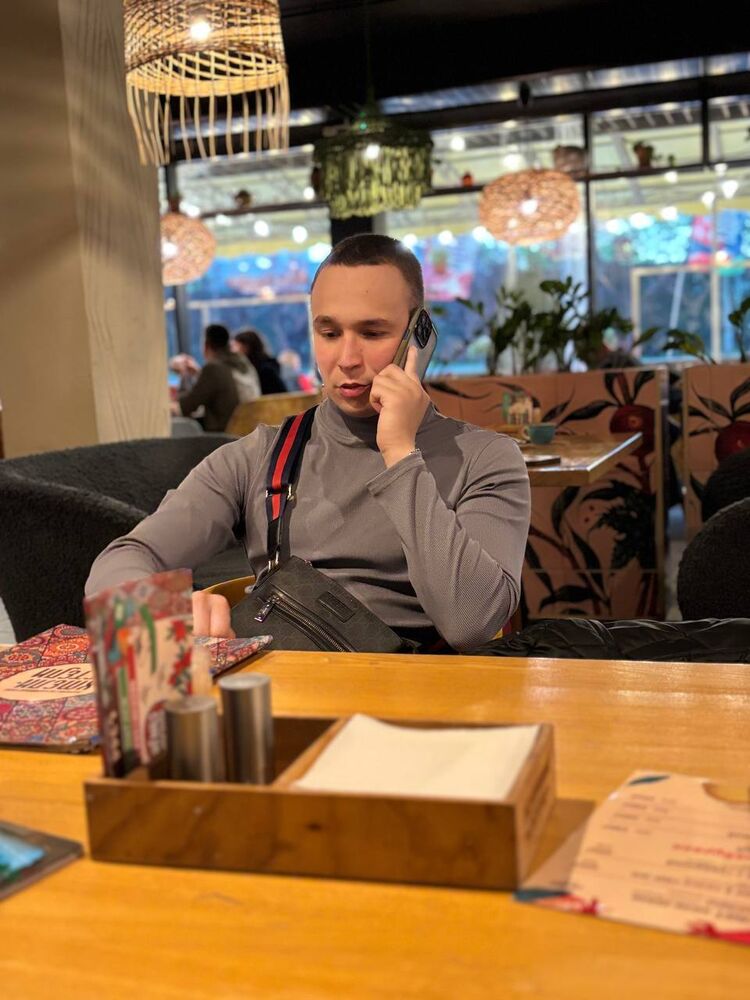  51618164  Ilya, 23 ,    