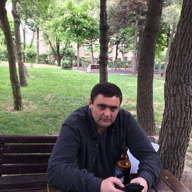  ,   Goga, 47 ,   ,   