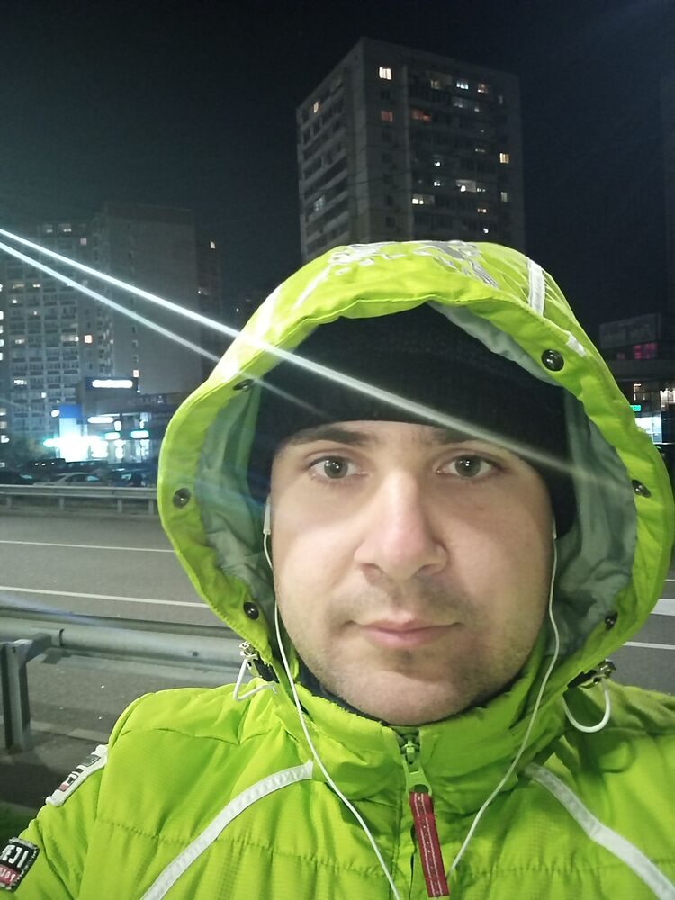  48111334  Peter Buttow, 25 ,    