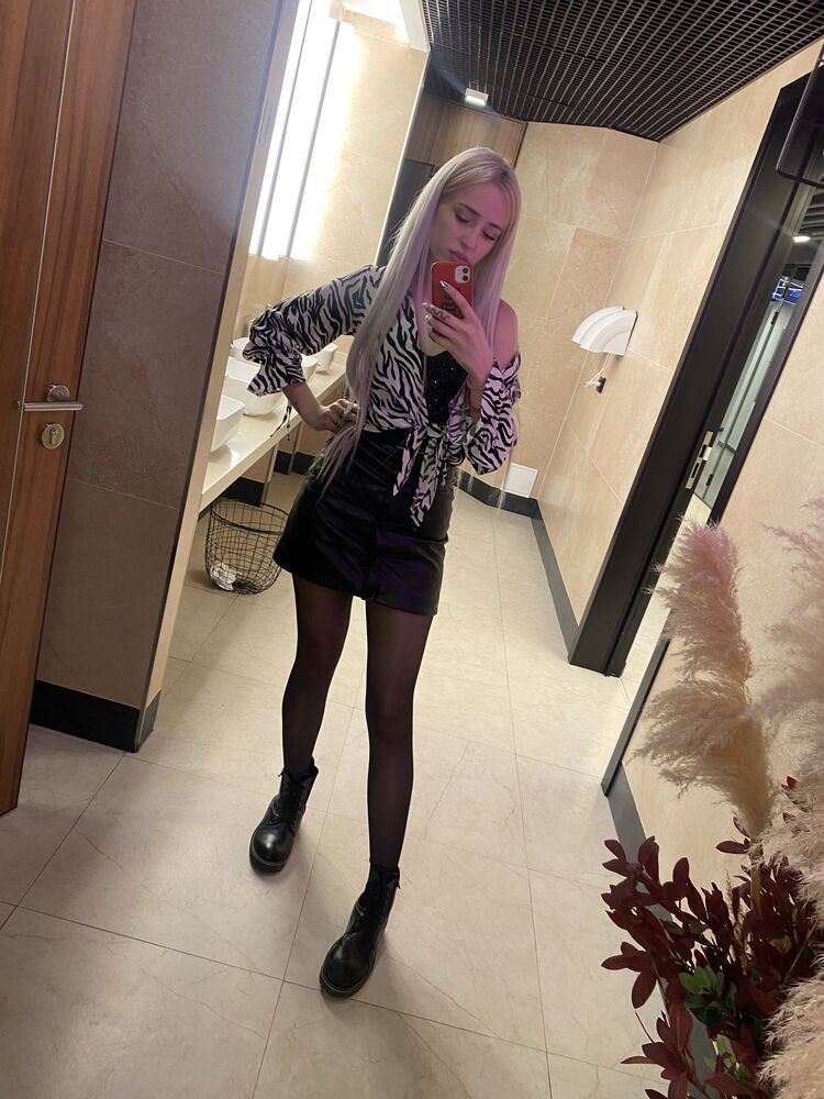  ,   Alice, 28 ,   ,   , 