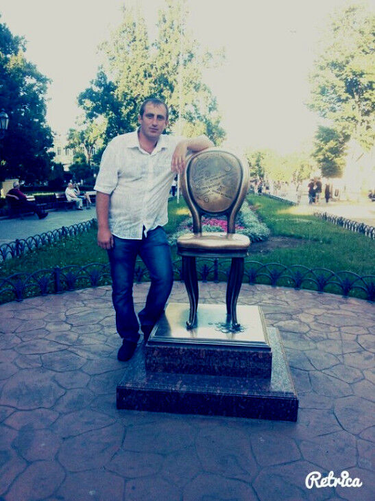  8733814  Viktor, 40 ,    
