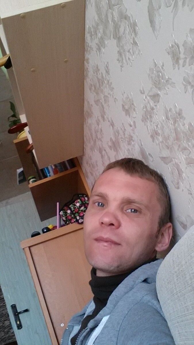  7410954  Sergei, 43 ,    