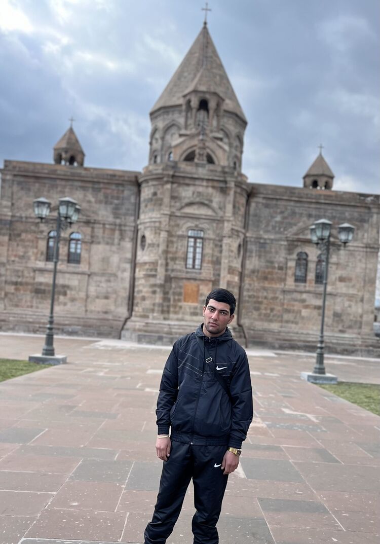  47769014  Hovo, 22 ,    