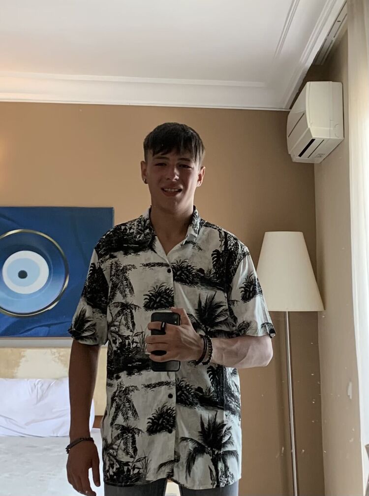  27687164  Emre, 21 ,    Tetovo