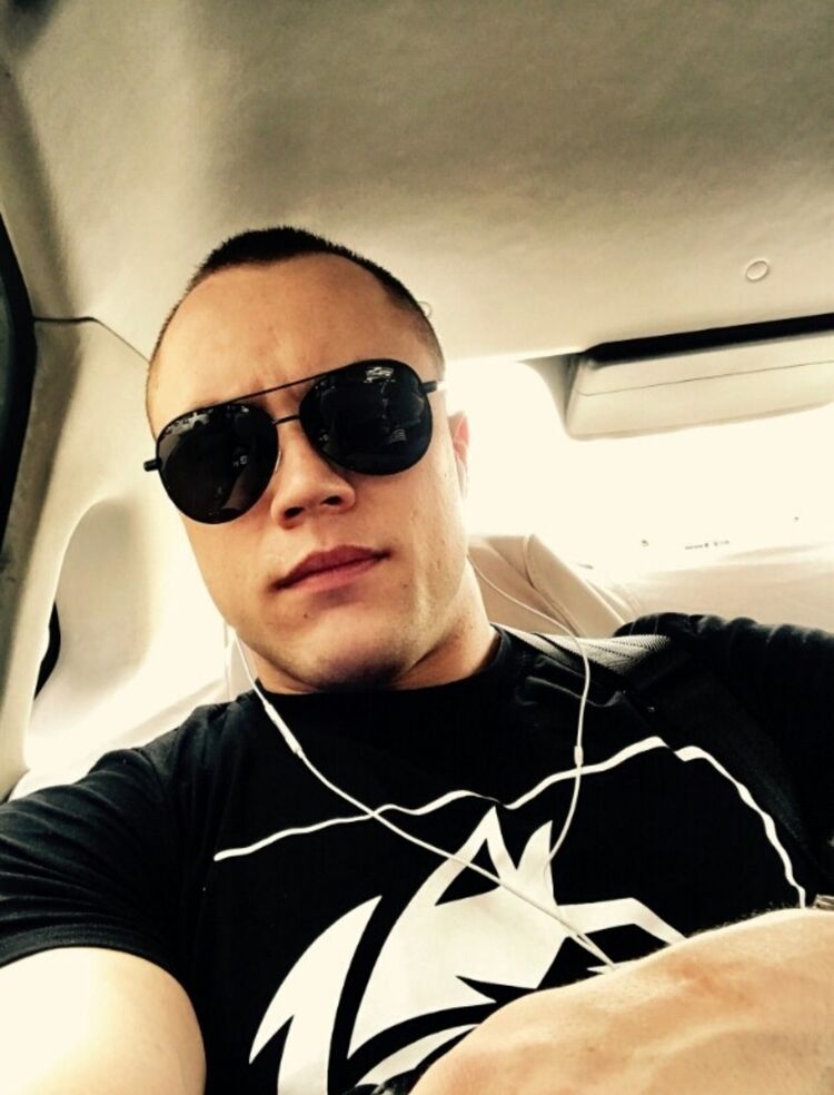  27724044  Andre, 34 ,    -